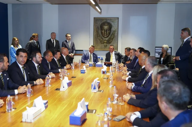 Fenerbahçe'nin Yeni Başlangıcı Yuvarlandı Çekemeyen Patlasın!