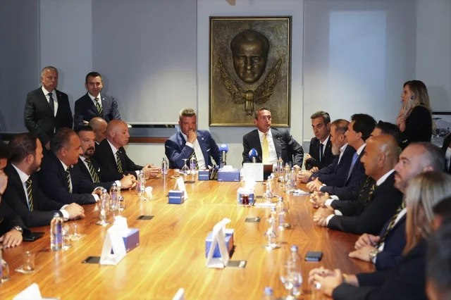 Fenerbahçe'nin Yeni Başlangıcı Yuvarlandı Çekemeyen Patlasın!
