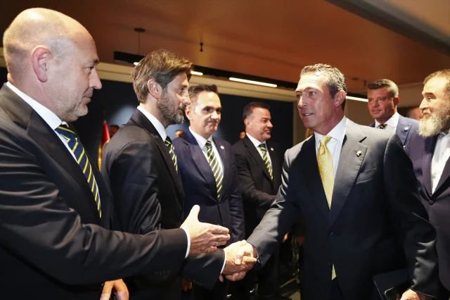 Fenerbahçe'nin Yeni Başlangıcı Yuvarlandı Çekemeyen Patlasın!