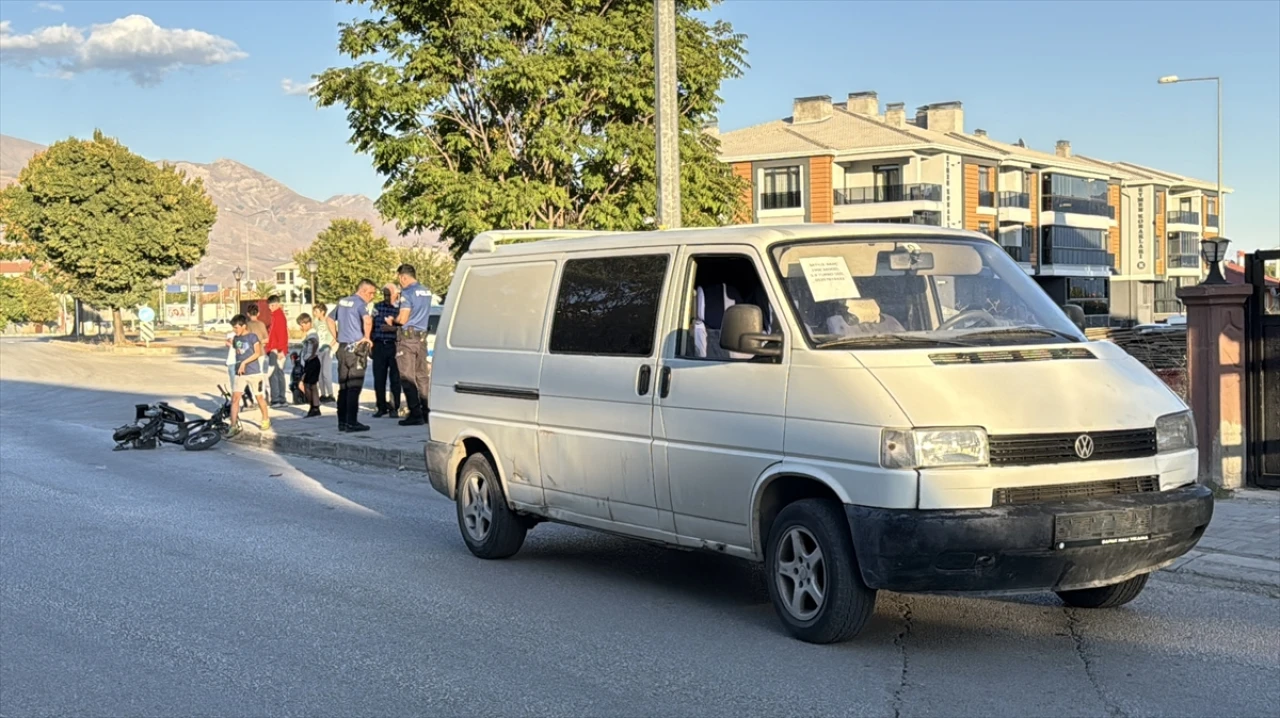 Erzincan'da Elektrikli Bisiklet Kazası: Küçük Çocuk Hayat Mücadelesi Veriyor