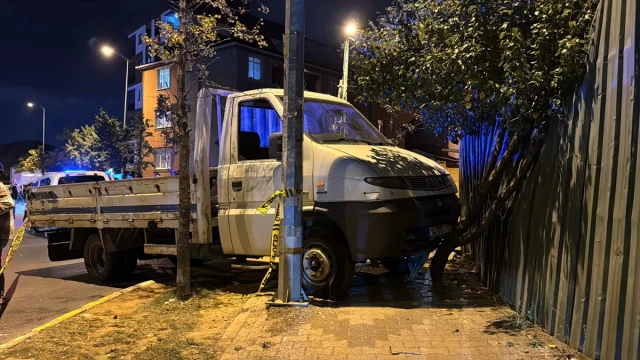 Sultanbeyli'de Gerilim Dolup Taştı: Kamyonete Silahlı Saldırı