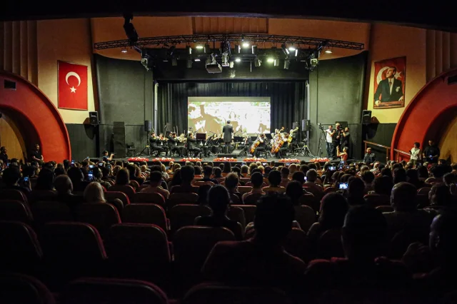 Altın Koza Film Festivali'nde Onur Ödülleri Sahiplerini Büyüledi