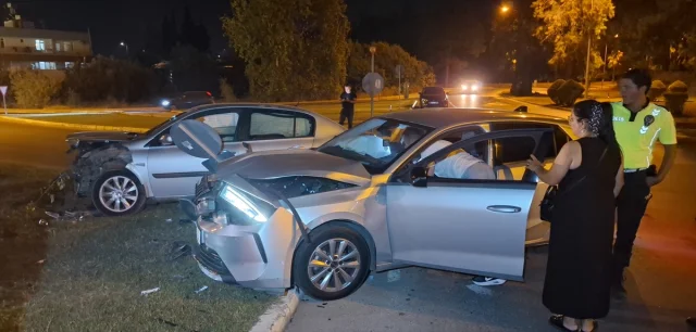 Antalya'da Ürkütücü Kaza: Manavgat'ta İki Otomobil Çarpıştı