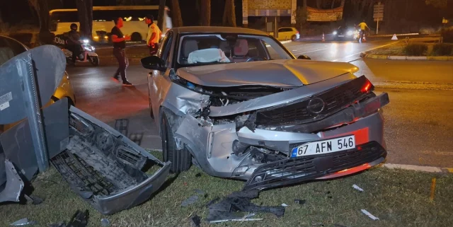 Antalya'da Ürkütücü Kaza: Manavgat'ta İki Otomobil Çarpıştı