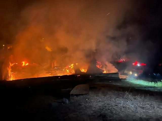 Malatya'da Büyük Yangın Korkuttu: 3 Ev Yıkıldı