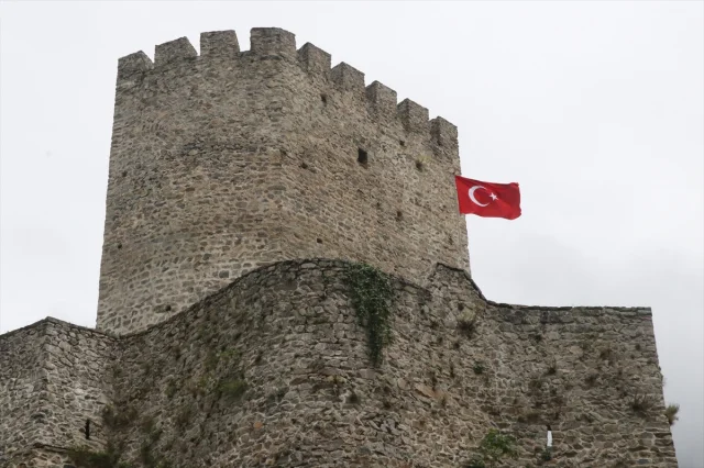 Zil Kale'nin Gizemli Tarihi ve Doğal Güzelliği Büyülüyor