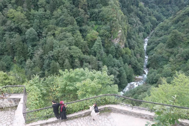 Zil Kale'nin Gizemli Tarihi ve Doğal Güzelliği Büyülüyor