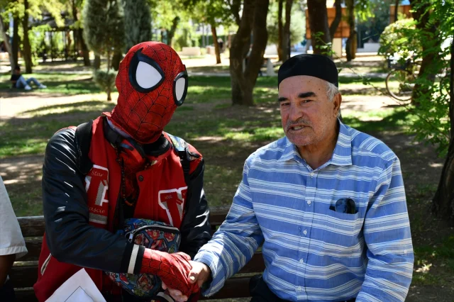 Örümcek Adam'ın Türkiye Turu: İzmirli Fenomen Batman'da