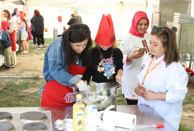 Edirne Gastronomi Festivali'nde Kek Yarışı Nefes Kesti
