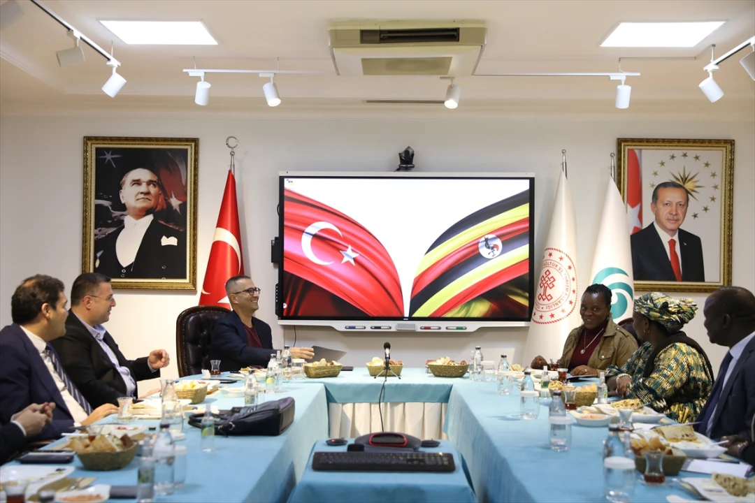 Uganda ve Türkiye Arasında Kültürel Köprü: Bakan Regis YEE'yi Ziyaret Etti