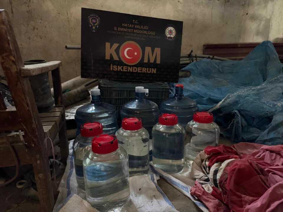 Hatay'da Kaçak Ürün Operasyonu Şaşırttı: Binlerce Litre Sahte İçki Ele Geçirildi