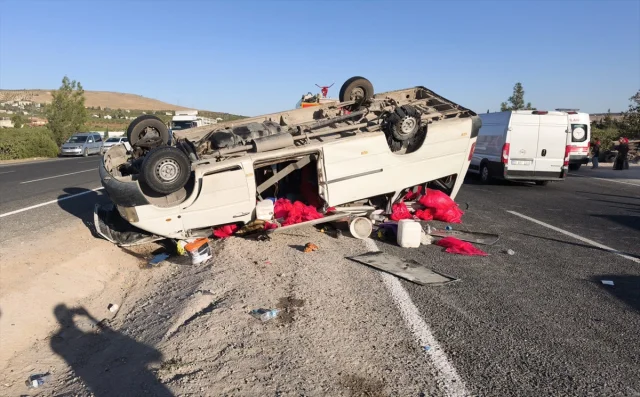 Şanlıurfa'da Minibüs Kazası: Tarım İşçileri Ölümden Döndü
