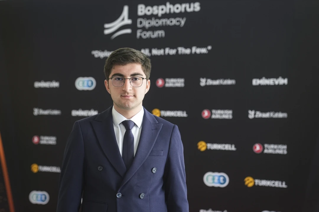 Boğaziçi'nde Diplomasi Rüzgarı: Gençler Tarihten Öğreniyor