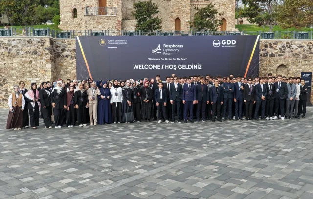 Boğaziçi'nde Diplomasi Rüzgarı: Gençler Tarihten Öğreniyor