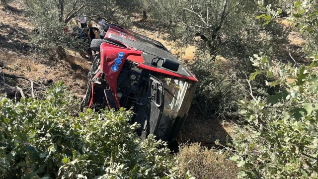 Balıkesir'de Halk Otobüsü Zeytinliğe Devrildi, 9 Kişi Yarala...