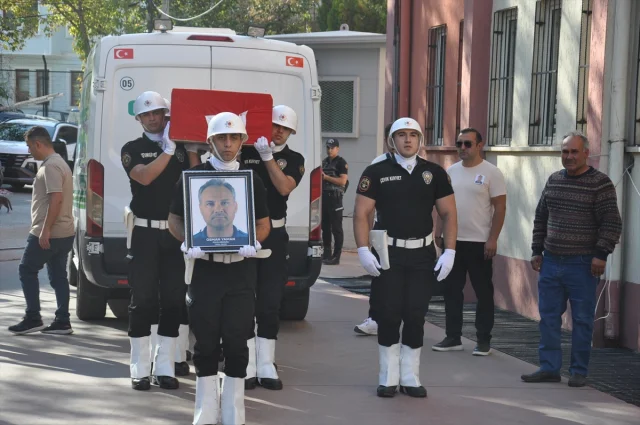 Son Yolculuğuna Gözyaşlarıyla Uğurlandı: Manisa'da Kazada Hayatını Kaybeden Polis Memuru