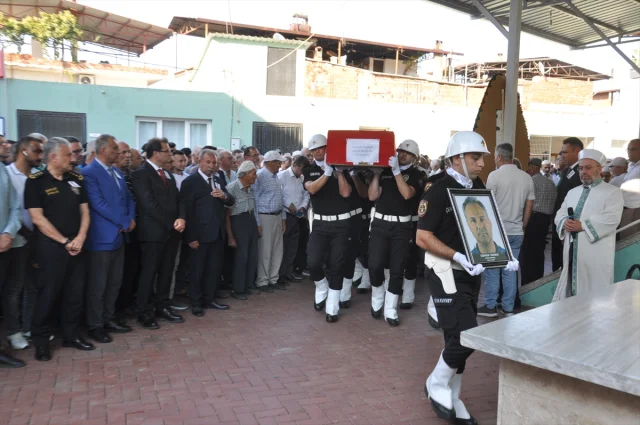 Son Yolculuğuna Gözyaşlarıyla Uğurlandı: Manisa'da Kazada Hayatını Kaybeden Polis Memuru