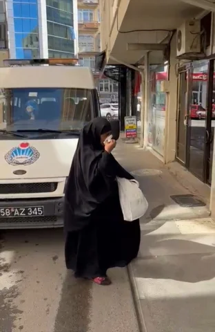 Sivas'ta Şaşırtan Dilenci Metodu: Lahmacun İçinde Para Gizle...