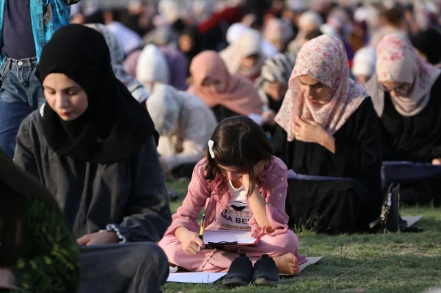 Irak'ta Binlerce Kişi Hz. Muhammed'in İzinde: Dev Organizasyon Yoğun İlgi Gördü