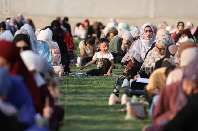 Irak'ta Binlerce Kişi Hz. Muhammed'in İzinde: Dev Organizasyon Yoğun İlgi Gördü