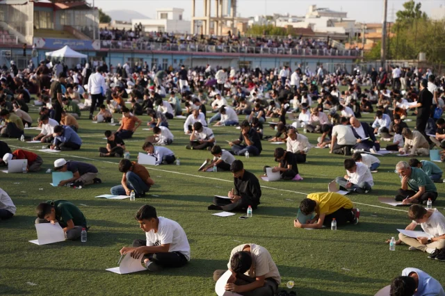 Irak'ta Binlerce Kişi Hz. Muhammed'in İzinde: Dev Organizasyon Yoğun İlgi Gördü