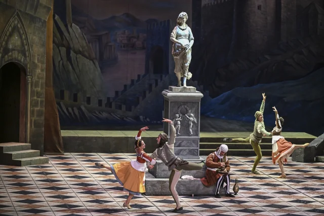 Bolşoy Bale İstanbul'da Sanatseverleri Büyüledi: Romeo ve Juliet'in Muhteşem Gösterisi
