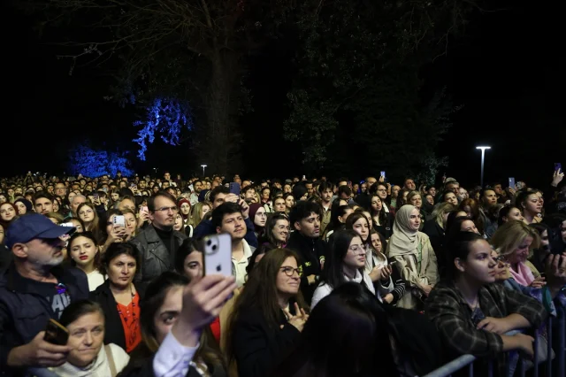 Kıraç Edirne'yi Salladı: Unutulmaz Konser ve Anlamlı Mesajlar