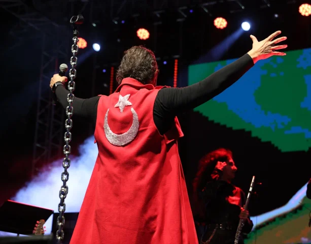 Kıraç Edirne'yi Salladı: Unutulmaz Konser ve Anlamlı Mesajlar