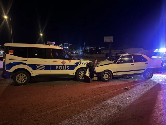 Kayseri'de Polis Kovalamacası Kazayla Bitti: İki Polis Yaral...