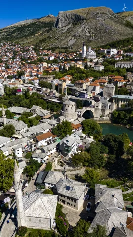 Mostar Köprüsü: Tarihin ve Heyecanın Buluştuğu Unutulmaz Durak