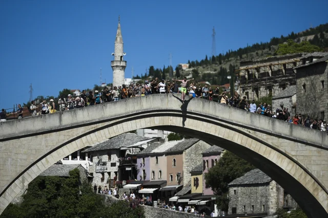 Mostar Köprüsü: Tarihin ve Heyecanın Buluştuğu Unutulmaz Durak