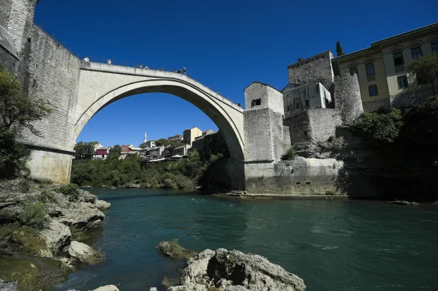 Mostar Köprüsü: Tarihin ve Heyecanın Buluştuğu Unutulmaz Durak