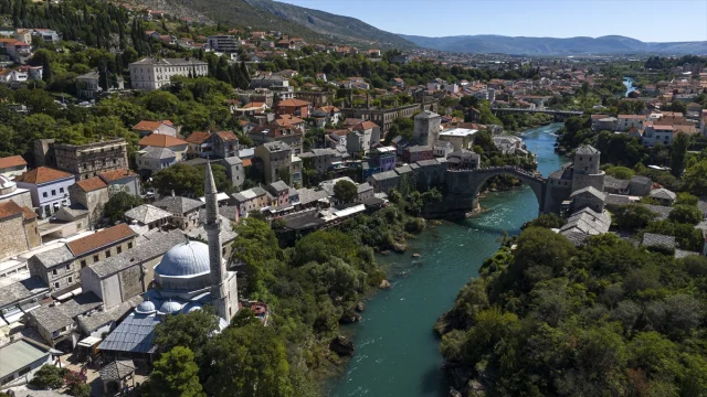 Mostar Köprüsü: Tarihin ve Heyecanın Buluştuğu Unutulmaz Durak