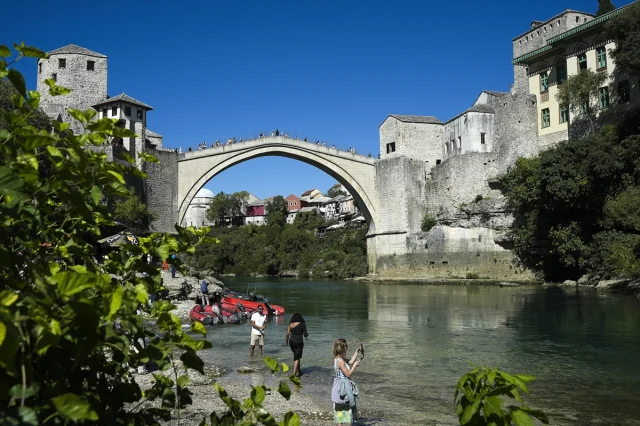 Mostar Köprüsü: Tarihin ve Heyecanın Buluştuğu Unutulmaz Durak