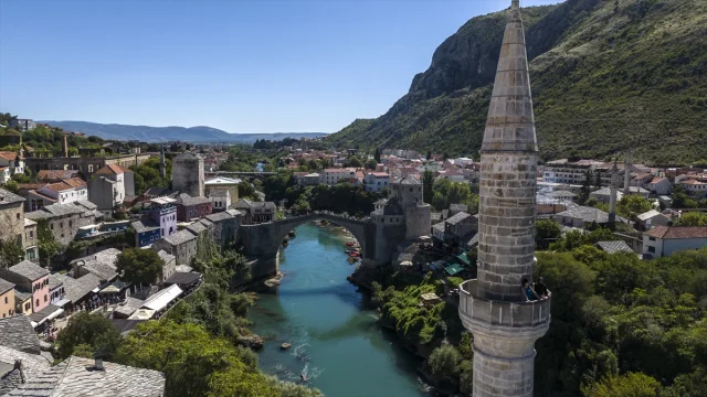 Mostar Köprüsü: Tarihin ve Heyecanın Buluştuğu Unutulmaz Durak
