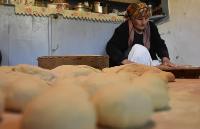 Gümüşhane'nin Kadınları Kış Hazırlığında: Lezzet Geleneği Ca...
