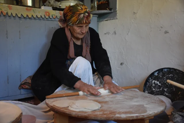 Gümüşhane'nin Kadınları Kış Hazırlığında: Lezzet Geleneği Canlanıyor