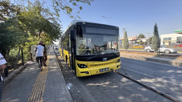 Diyarbakır'da Minibüs Kazası 25 Kişiyi Hastanelik Etti
