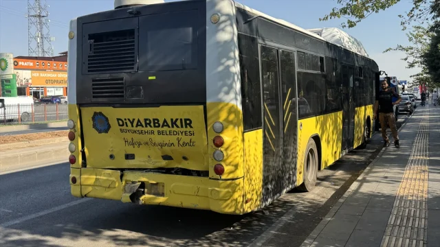 Diyarbakır'da Minibüs Kazası 25 Kişiyi Hastanelik Etti