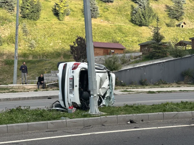 Erzurum'da Mevlana Caddesi'ndeki Feci Kaza Şok Yarattı
