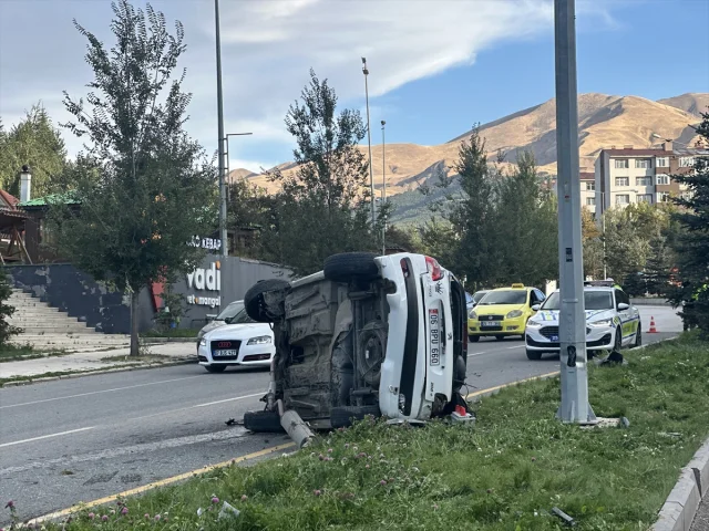 Erzurum'da Mevlana Caddesi'ndeki Feci Kaza Şok Yarattı