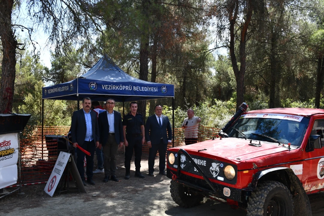 Vezirköprü'de Nefes Kesen Offroad Heyecanı Sürüyor!