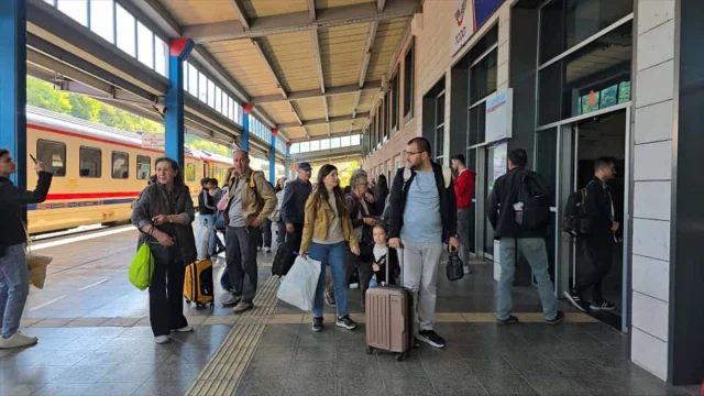 Turistik Karaelmas Ekspresi ile Zonguldak'ın Büyüleyici Yolculuğu