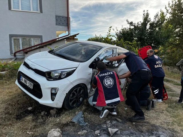 Sivas'ta Korkutan Kaza: İki Otomobil Çarpıştı