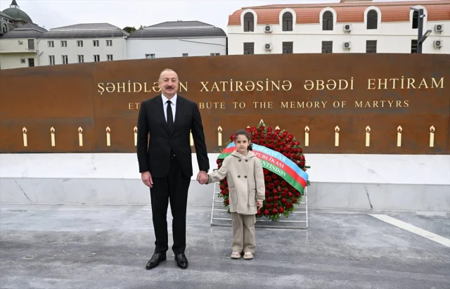 Azerbaycan'da Gence'ye Kurulan Anıt Park Herkesin İlgisini Çekiyor