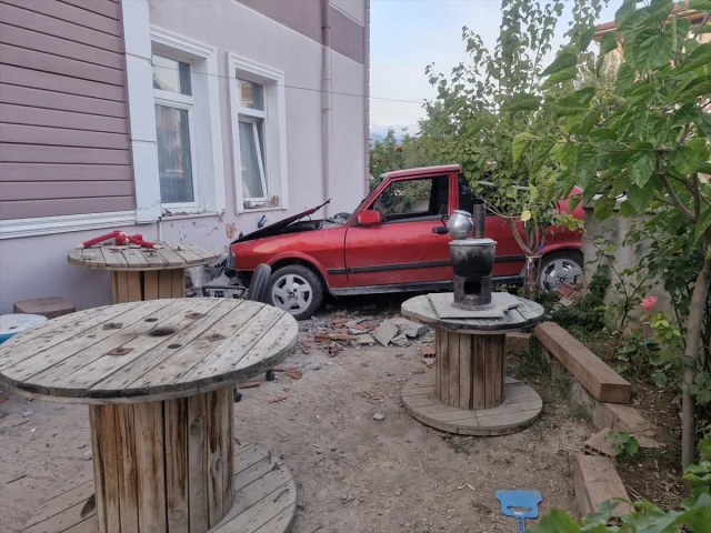 Tokat'ta Şok Kaza! Elektrikli Bisiklet ve Otomobil Çarpıştı
