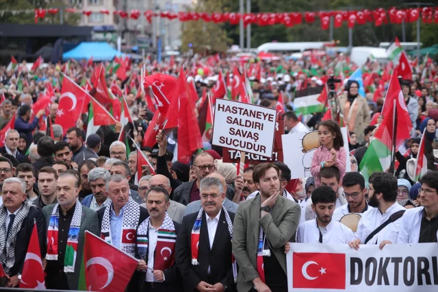Kocaeli'de Gazze'ye Destek Yürüyüşünde  Duygusal Anlar