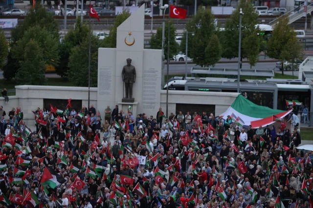 Kocaeli'de Gazze'ye Destek Yürüyüşünde  Duygusal Anlar
