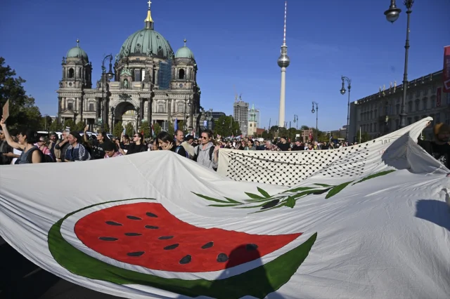 Berlin Sokaklarında Filistin İçin Büyüyen Destek
