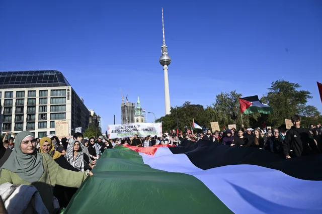 Berlin Sokaklarında Filistin İçin Büyüyen Destek